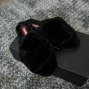 Sorel black slipper slides